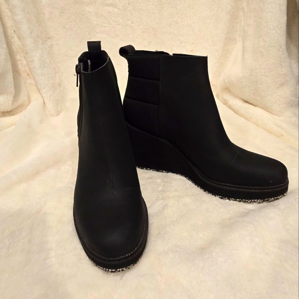 Black wedge Tom's booties heels in womens size 10